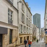 Charming Apartment Design Near Sorbonne