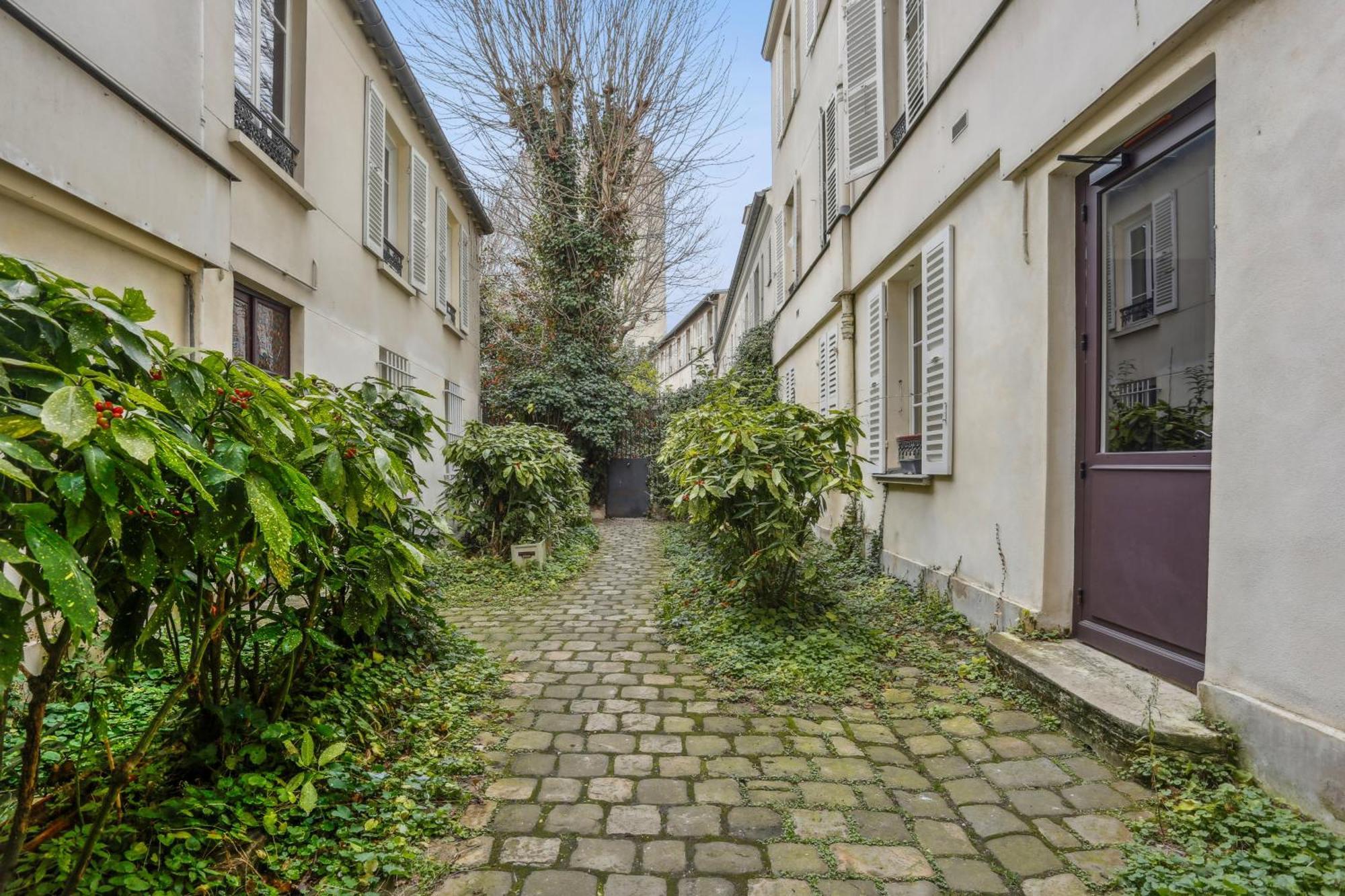 Charming Design Near Sorbonne